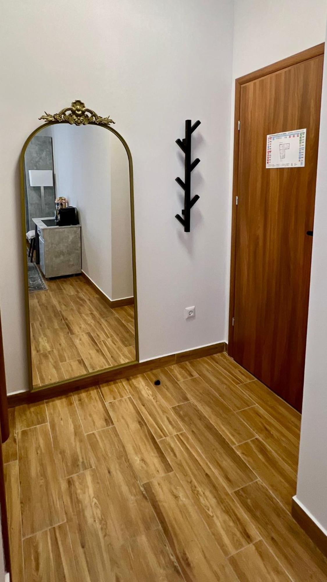 Hotel Fantazia Oradea - Self Check In & Out المظهر الخارجي الصورة