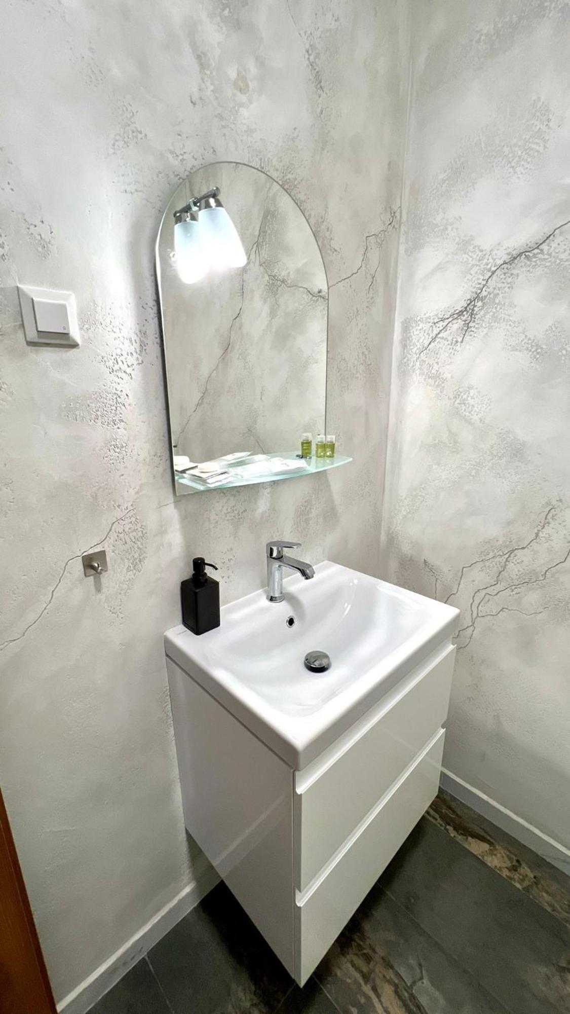 Hotel Fantazia Oradea - Self Check In & Out المظهر الخارجي الصورة